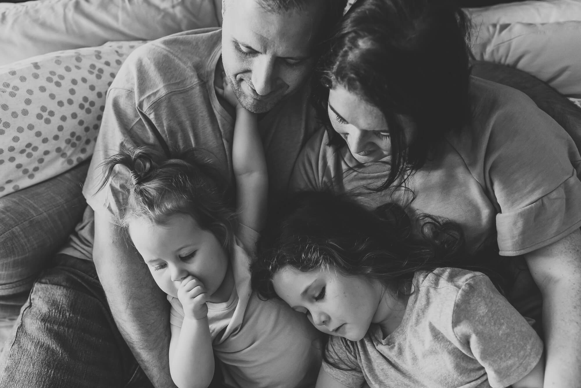 vancouver family photographer captures family cuddling together