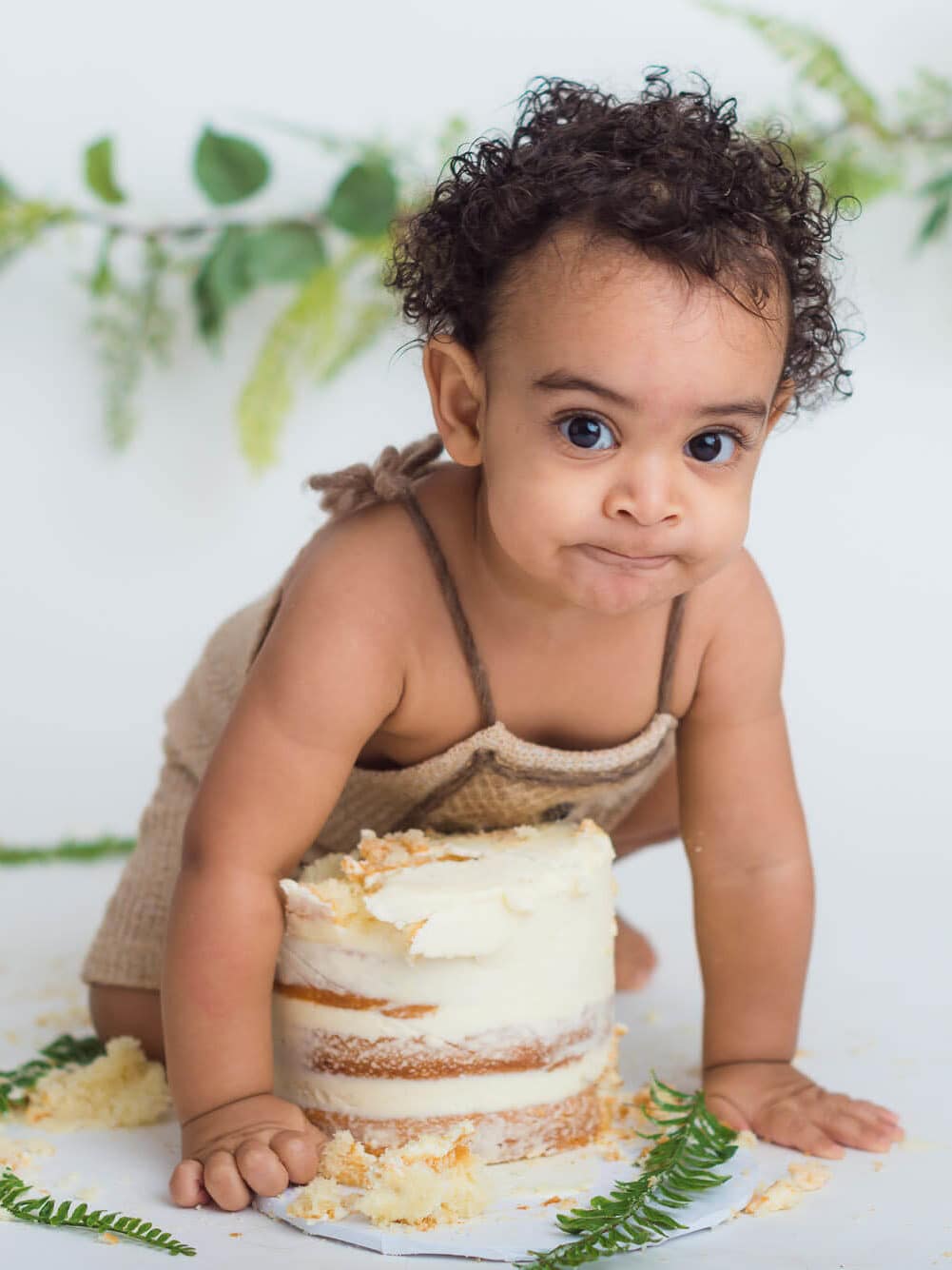 modern white and green cake smash with Vancouver cake smash photographer