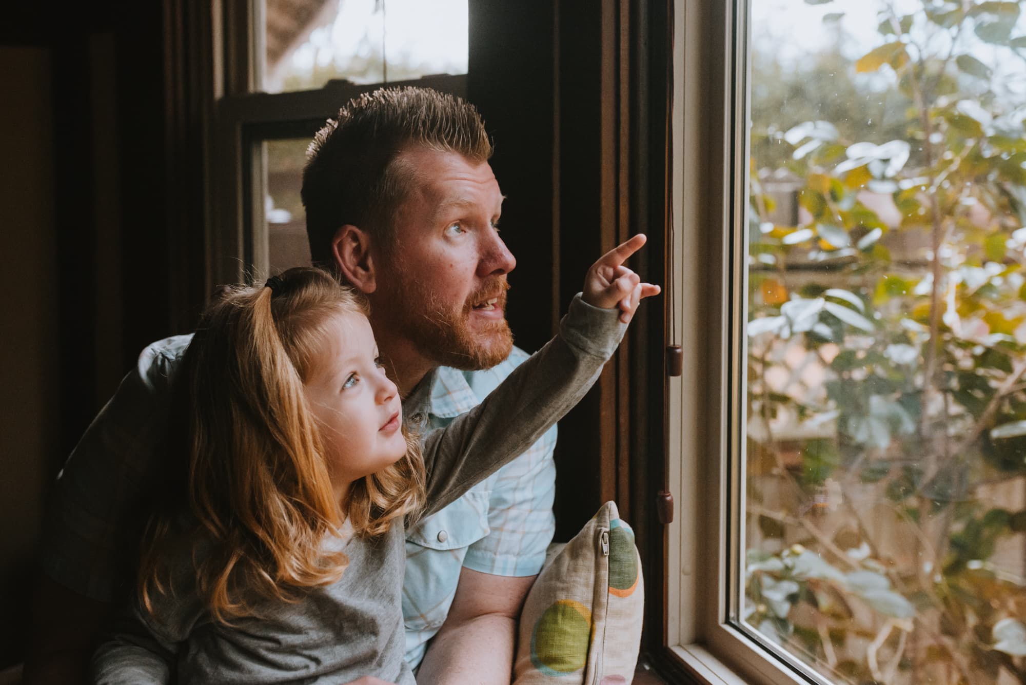 dad and daughter with Vancouver Family Photographer looking out a bay window